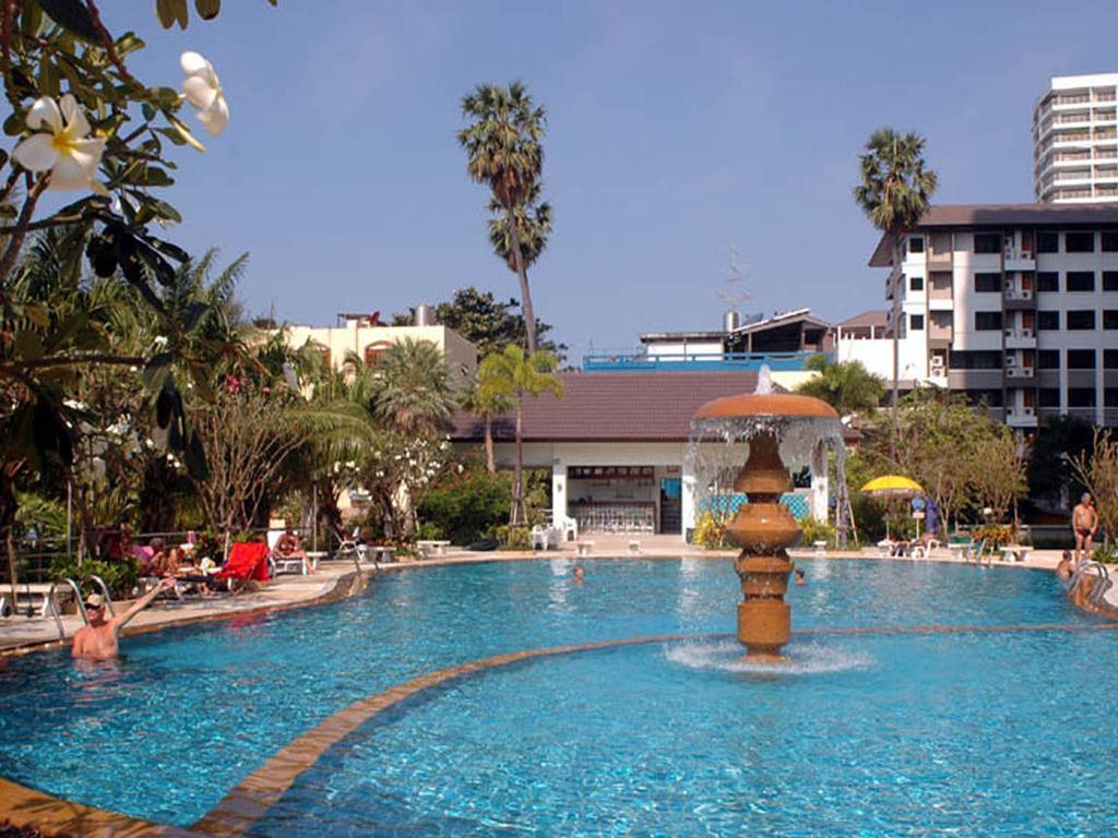 Apartments At View Talay Pattaya Bagian luar foto