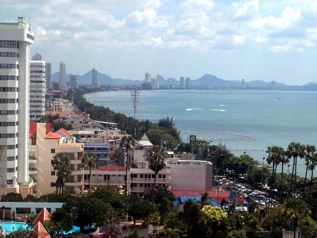 Apartments At View Talay Pattaya Bagian luar foto